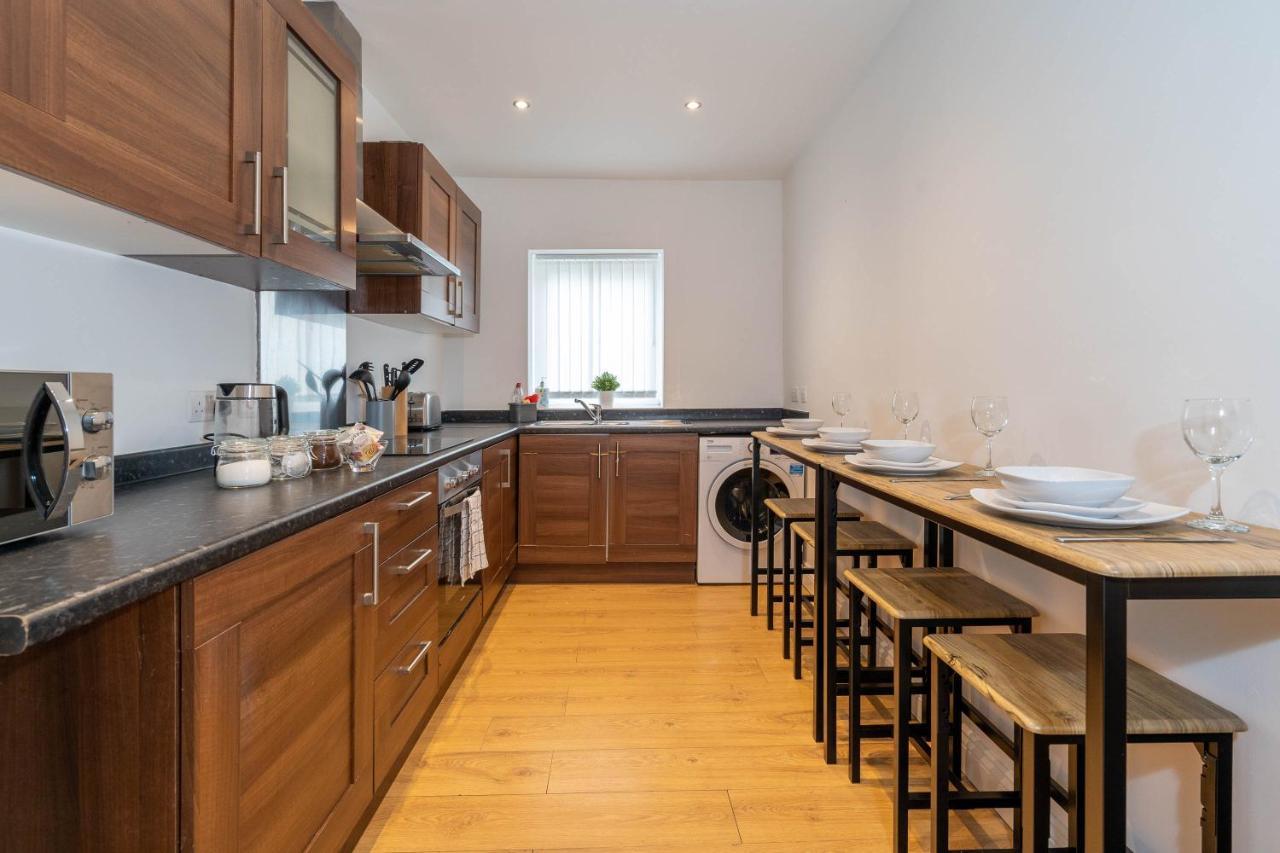 Three Bedroom Apartment- One Choice Stays Serviced Accommodation- Jewellery Quarter Бирмингем Экстерьер фото